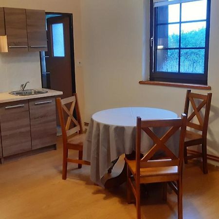 Budha Apartma Jirikov  Luaran gambar