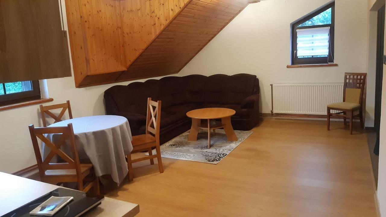 Budha Apartma Jirikov  Luaran gambar