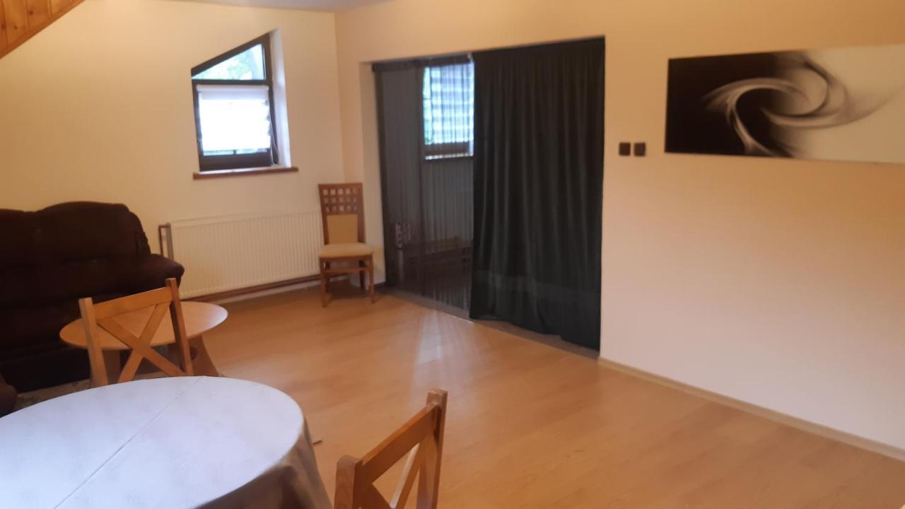 Budha Apartma Jirikov  Luaran gambar