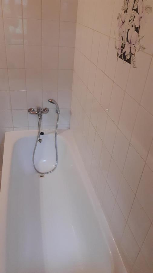 Budha Apartma Jirikov  Luaran gambar